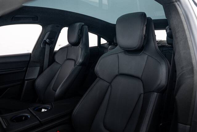 2022 Taycan GTS picture #16