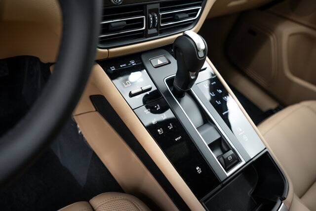 2026 Macan picture #14