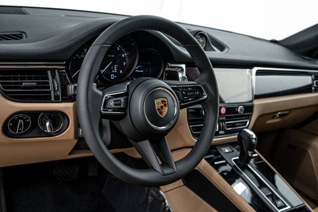 2026 Macan picture #16