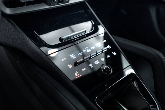 2026 Cayenne picture #16