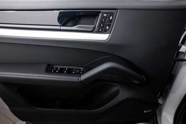 2026 Cayenne picture #17