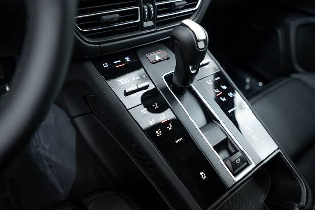 2026 Macan picture #16