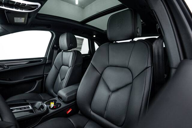 2026 Macan picture #21