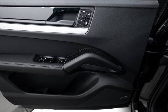 2026 Cayenne picture #17