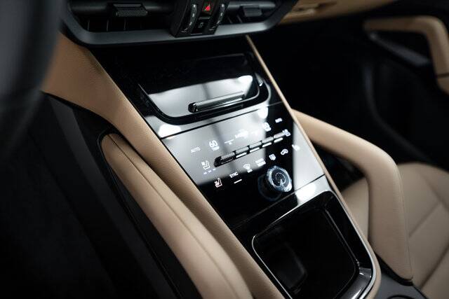 2026 Cayenne picture #17