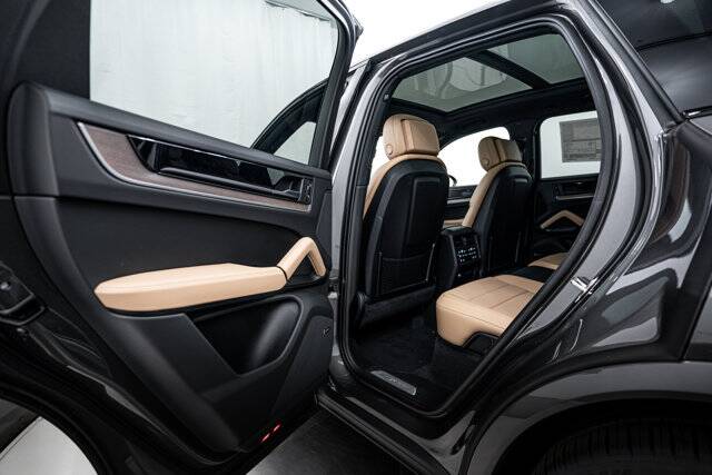 2026 Cayenne picture #24