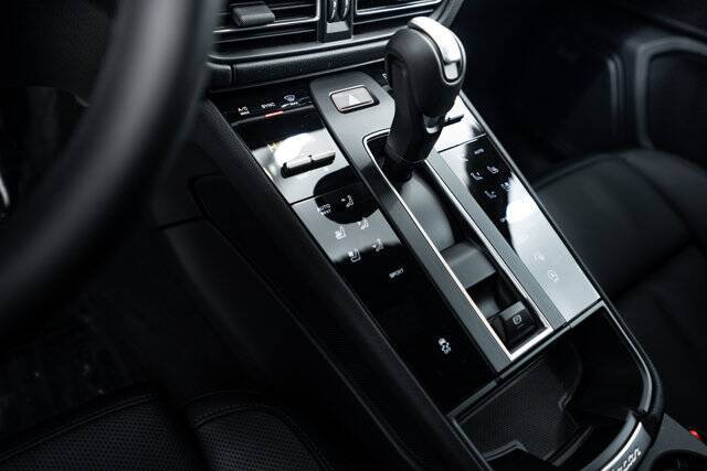 2026 Macan picture #13