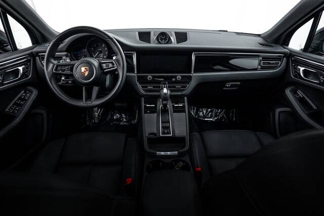 2026 Macan picture #24