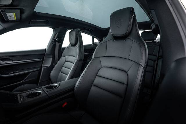 2025 Taycan 4 picture #21