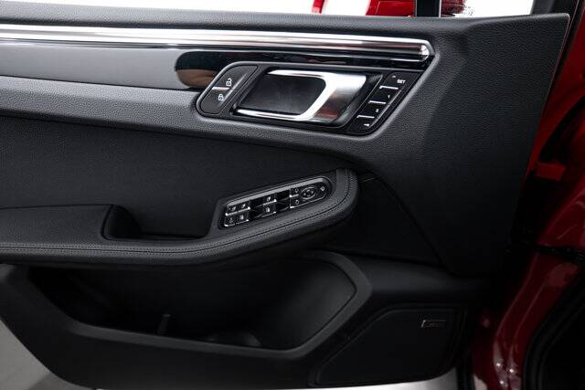 2026 Macan picture #17