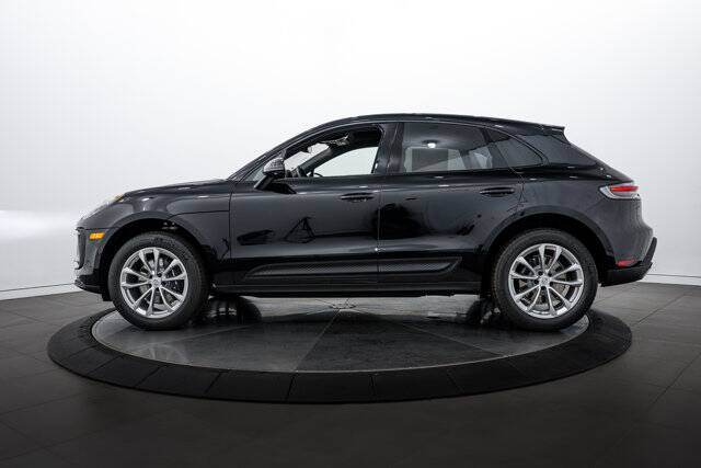 2026 Macan picture #2