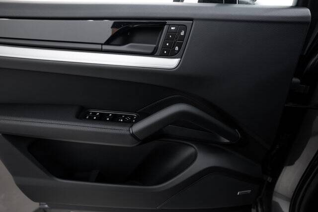 2026 Cayenne picture #18