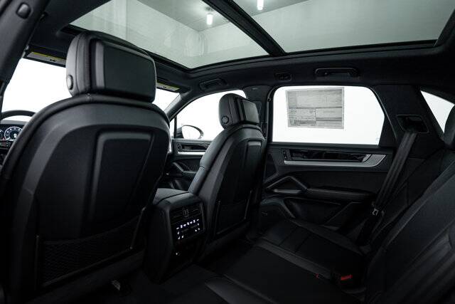 2026 Cayenne picture #25