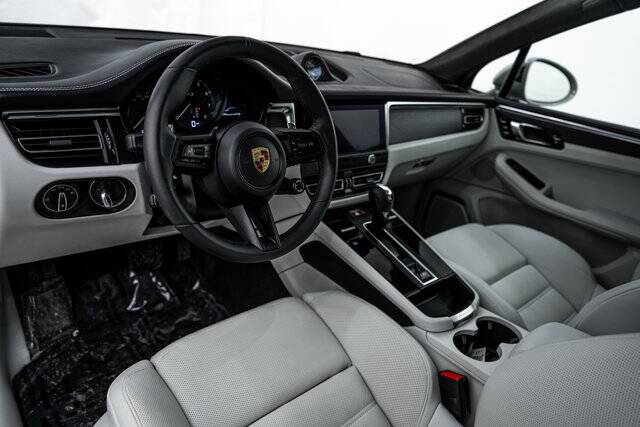 2025 Macan GTS picture #4