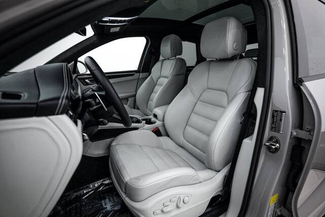 2025 Macan GTS picture #5