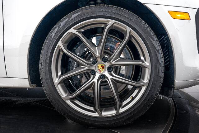 2025 Macan GTS picture #11