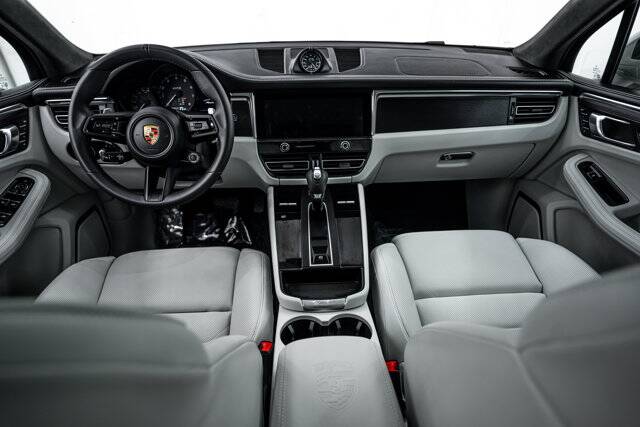 2025 Macan GTS picture #12