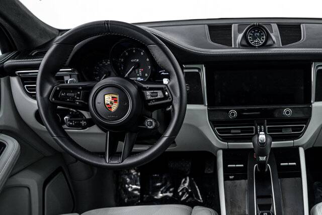 2025 Macan GTS picture #13