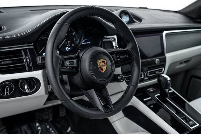 2025 Macan GTS picture #16