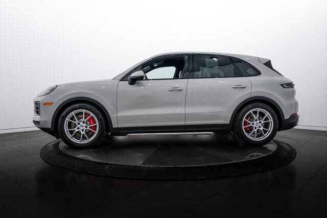 2025 Cayenne S picture #2