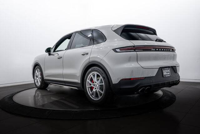 2025 Cayenne S picture #3