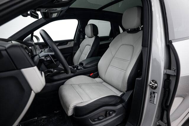 2025 Cayenne S picture #5