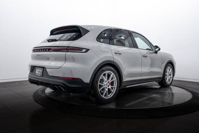 2025 Cayenne S picture #7