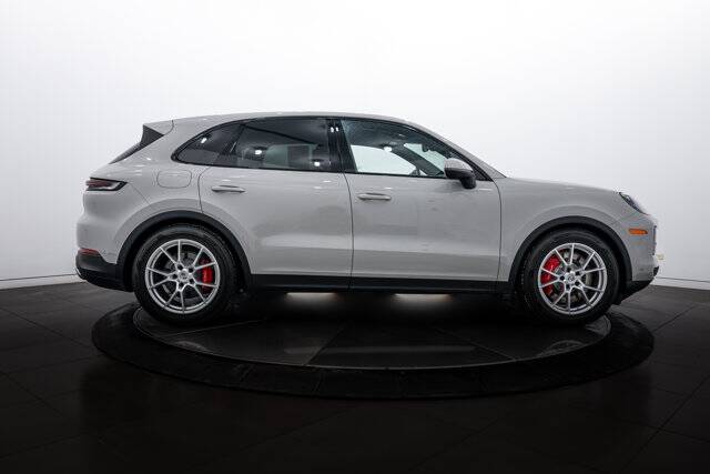 2025 Cayenne S picture #8