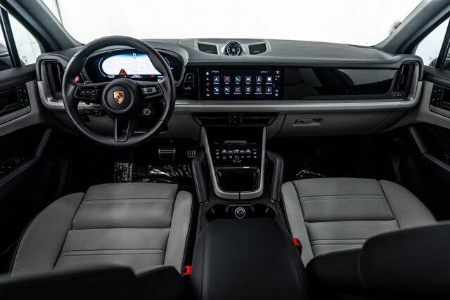 2025 Cayenne S picture #12