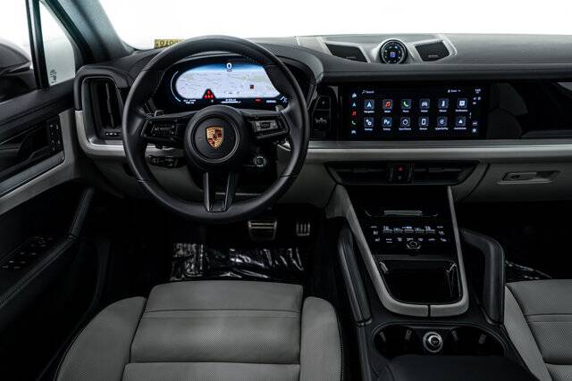 2025 Cayenne S picture #13