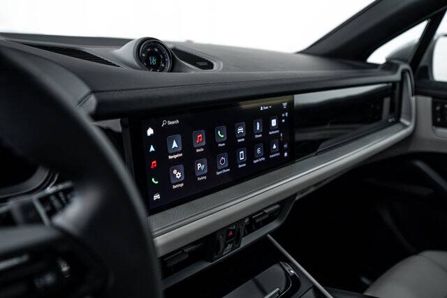 2025 Cayenne S picture #16