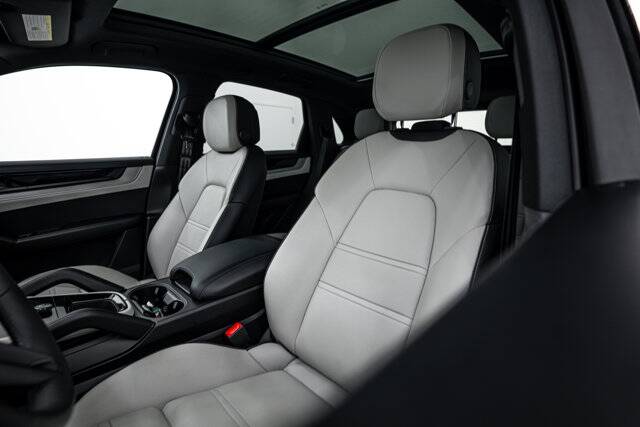 2025 Cayenne S picture #21