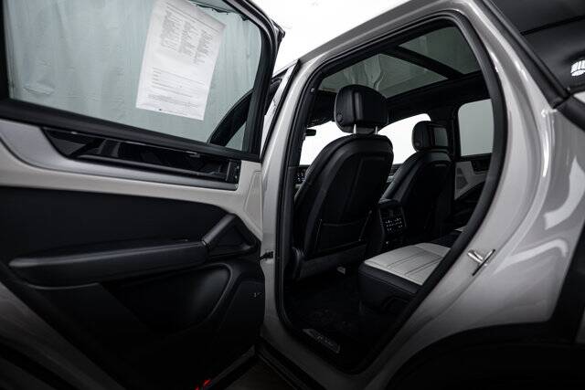 2025 Cayenne S picture #22