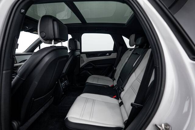 2025 Cayenne S picture #23