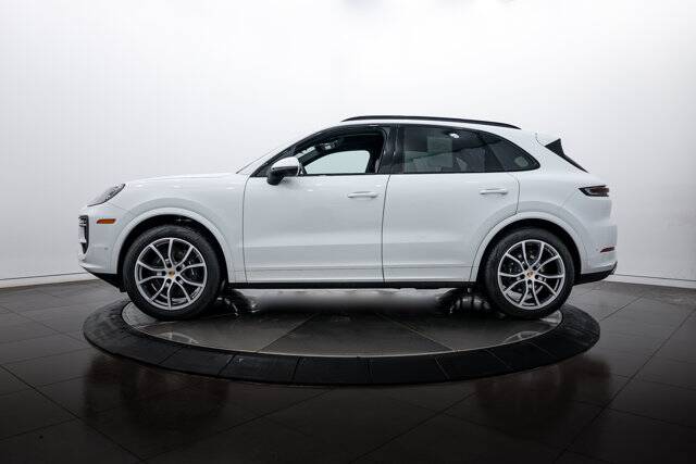 2025 Cayenne picture #2