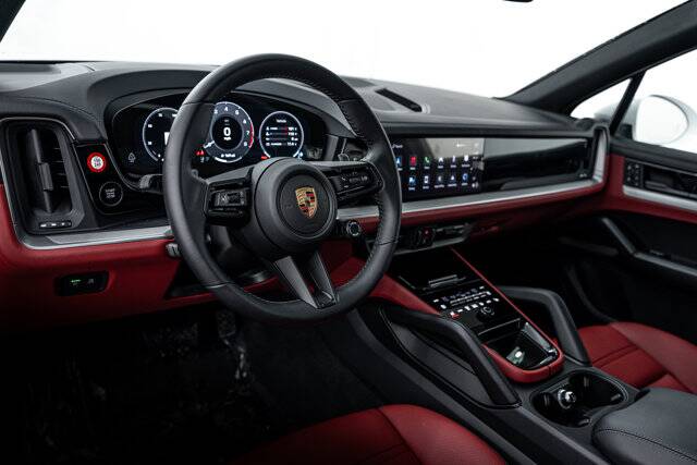 2025 Cayenne picture #4
