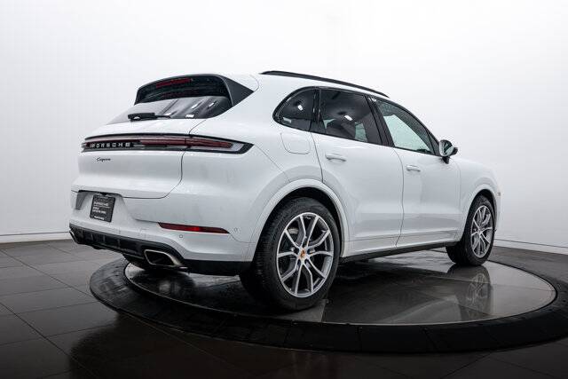 2025 Cayenne picture #7