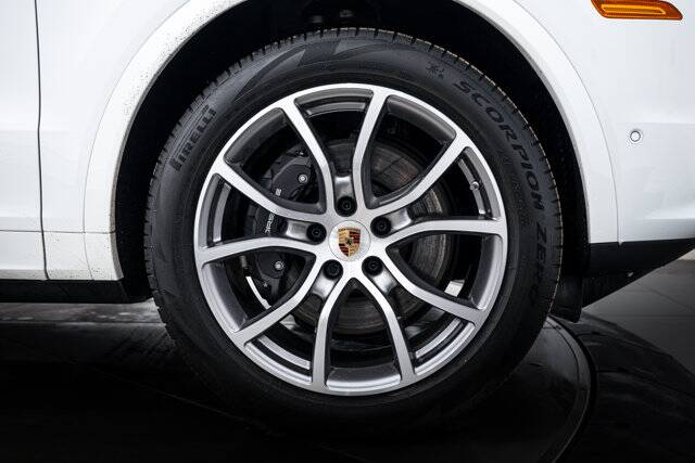 2025 Cayenne picture #11