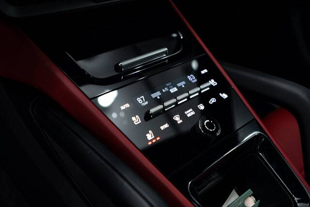 2025 Cayenne picture #16