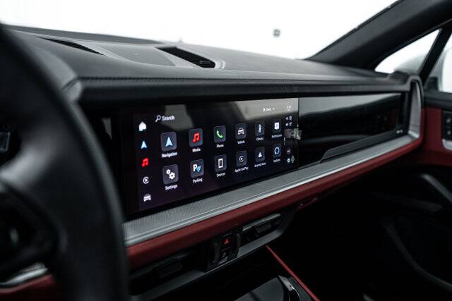 2025 Cayenne picture #17