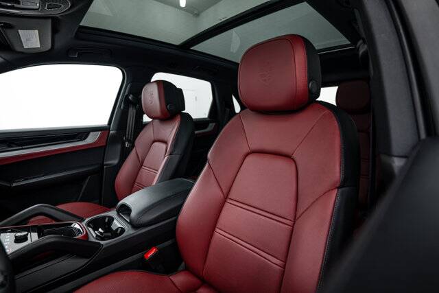 2025 Cayenne picture #21