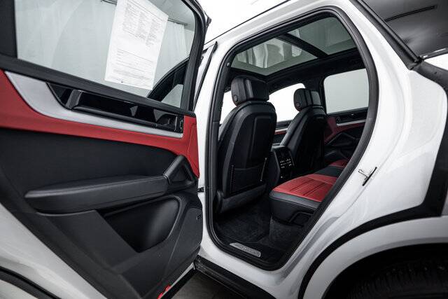 2025 Cayenne picture #22