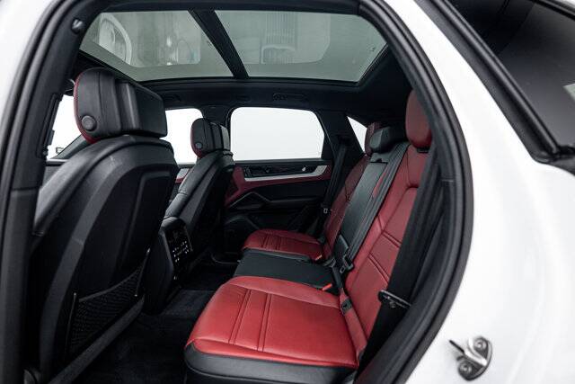 2025 Cayenne picture #23