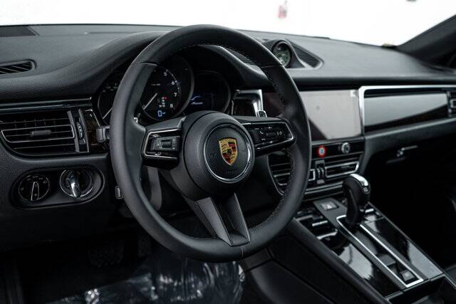 2026 Macan picture #16