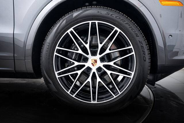 2025 Cayenne picture #11