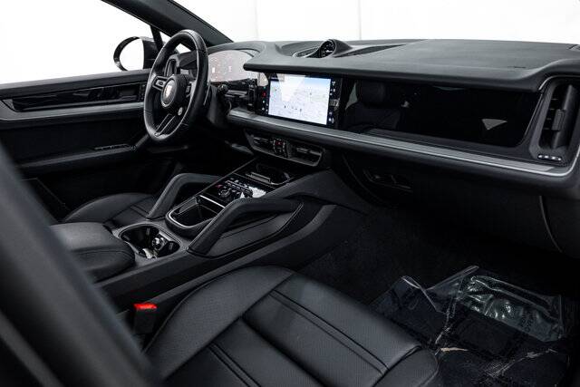 2025 Cayenne picture #12