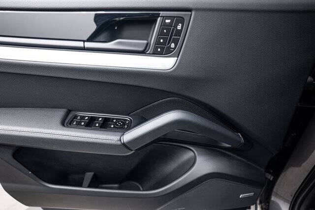 2025 Cayenne picture #19