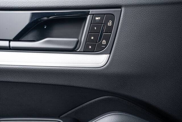 2025 Cayenne picture #20