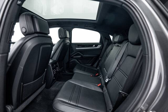 2025 Cayenne picture #24