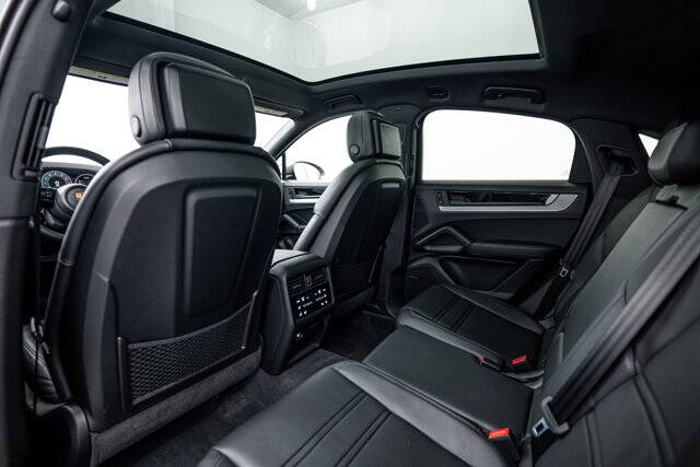 2025 Cayenne picture #25